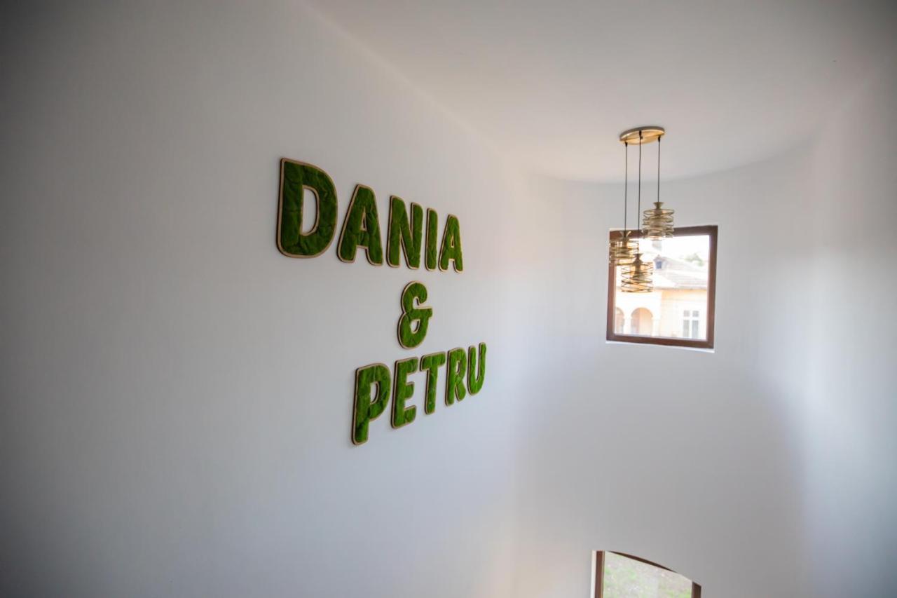 Dania&Petru Residence Тыргу-Окна Экстерьер фото