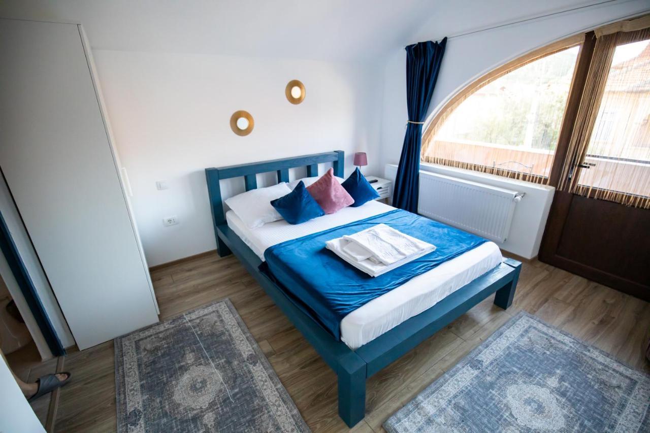 Dania&Petru Residence Тыргу-Окна Экстерьер фото