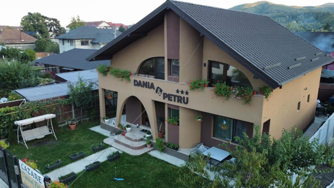 Dania&Petru Residence Тыргу-Окна Экстерьер фото